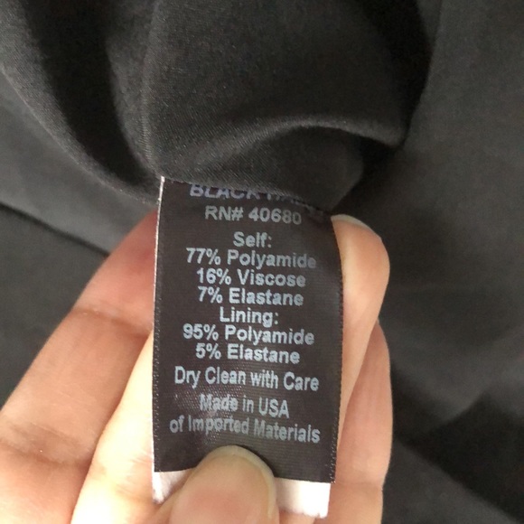 Black halo Kimora sheath a draped flounce trims the one shoulder neckline size 2 - Picture 5 of 5